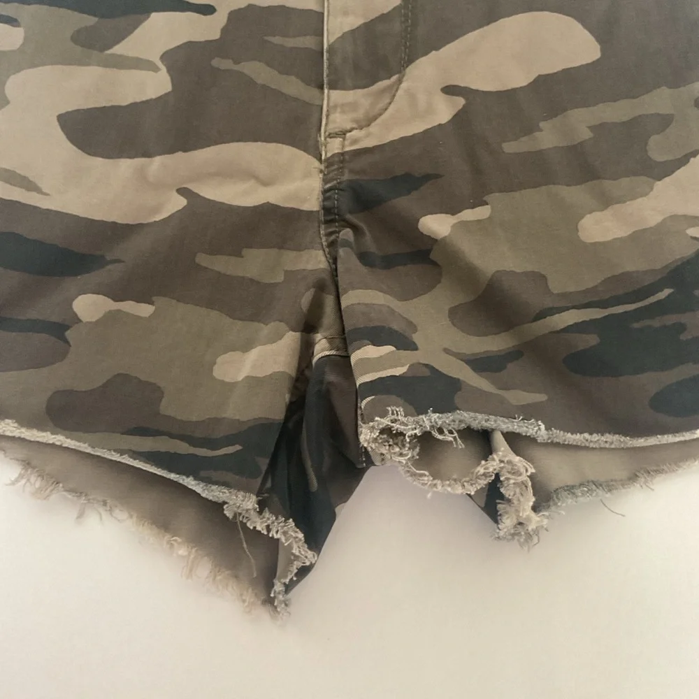 Express Green Camo twill Shorts size 0 NWT